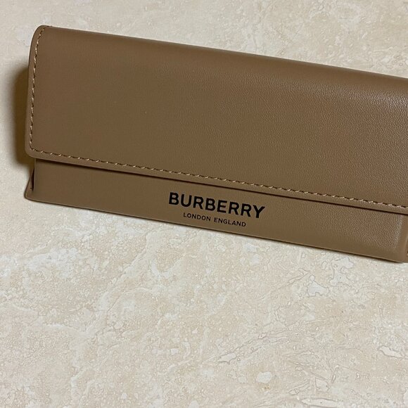 Brand new Burberry Glasses Case, Box, Cleaning Cloth and Booklet - Picture 2 of 10